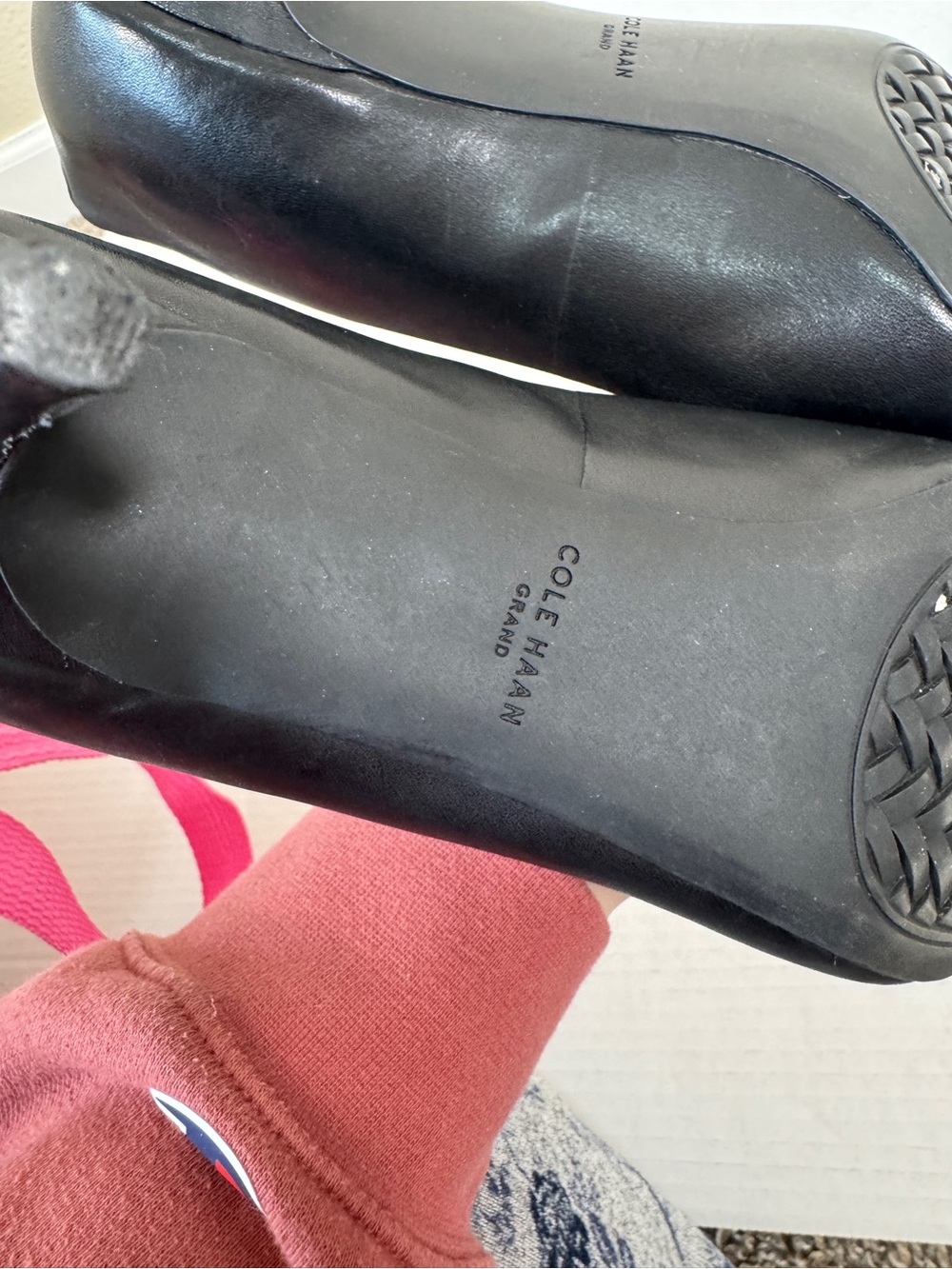 Cole Haan Black Leather Kitten Heels Pumps Womens 9 Career Classic Damaged - Picture 3 of 10